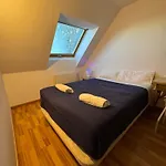 Habitacion En Piso Compartido Chambre En Colocation Room In Shared Flat